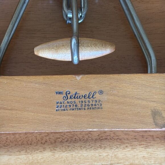 5 wooden hangers - Picture 2 of 2